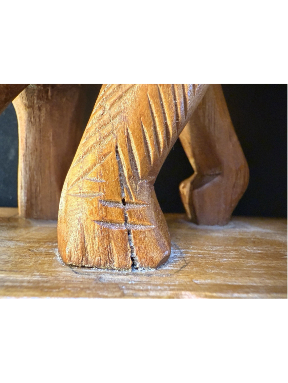 Pair of vintage hand carved genuine teak wood Elephants bookends saddle & strap - Picture 13 of 16